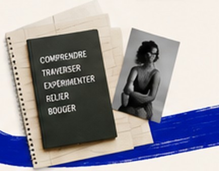 Carnet ouvert avec les mots comprendre, traverser, expérimenter, relier, bouger